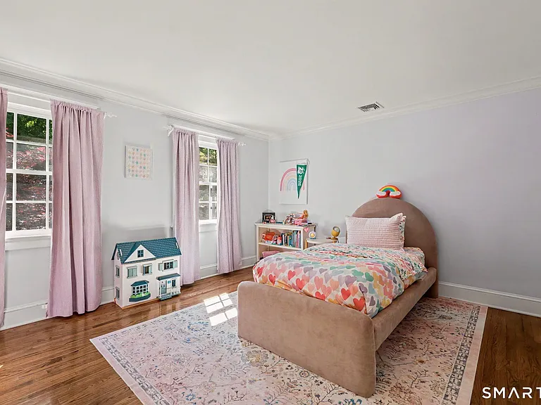 51 Squires Ln — Photo 22