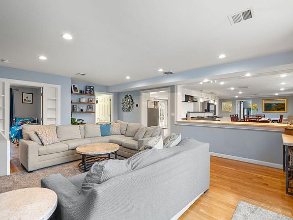 4th image of 2 Taylor Road