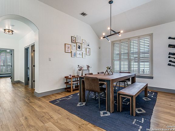3rd image of 27 Avalon Park