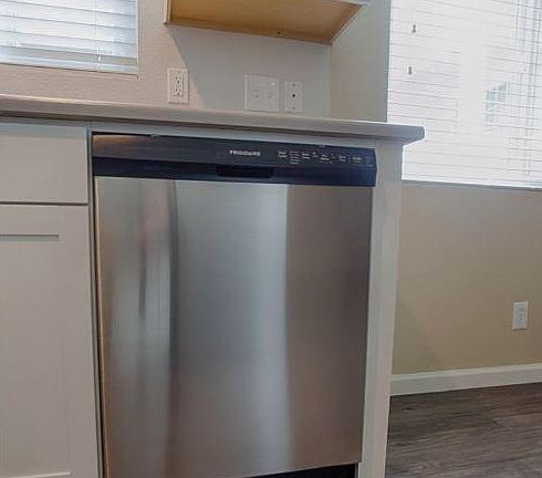 5th image of 510 N Clementine St APT 1