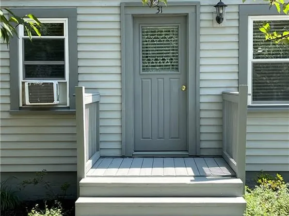 31 Stockholm St, Bellingham, MA 02019