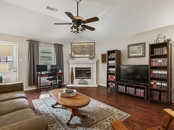 4th image of 10633 Braewood Dr