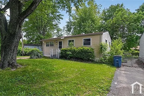 3 bed, 864 sqft, $1,350 — Photo 3