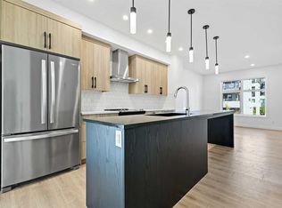 157 N Mahogany Gdns SE, Calgary, AB T3M2S2