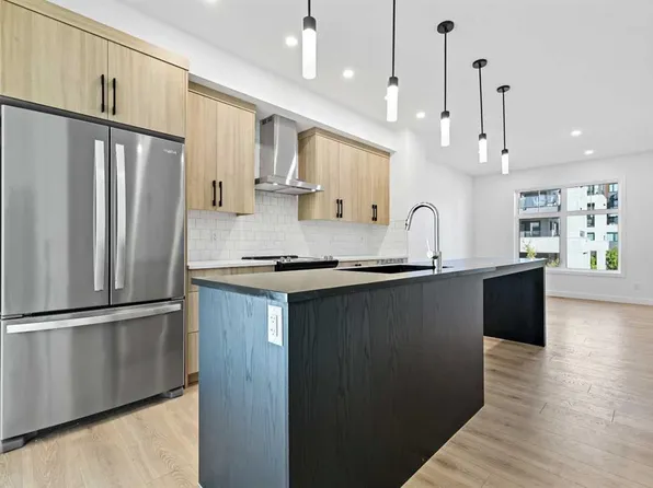 157 N Mahogany Gdns SE, Calgary, AB T3M 2S2