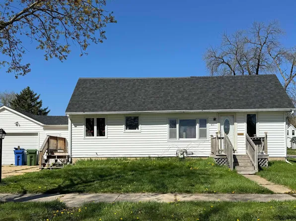 601 Clinton St, Charles City, IA 50616
