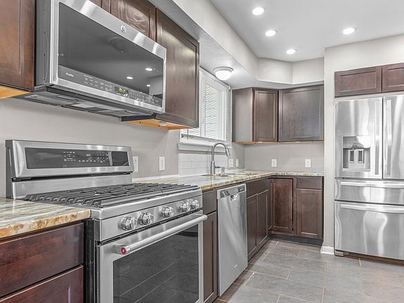 3rd image of 3220 Deer Park Dr