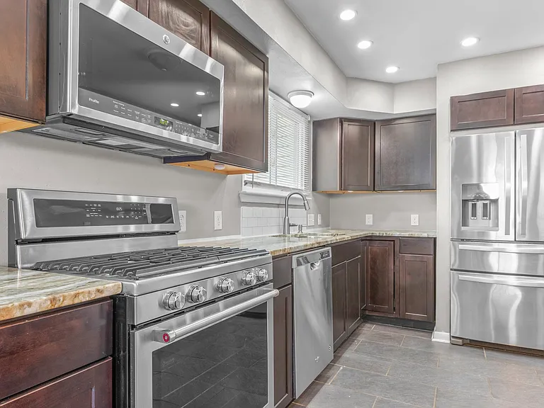 3220 Deer Park Dr — Photo 3