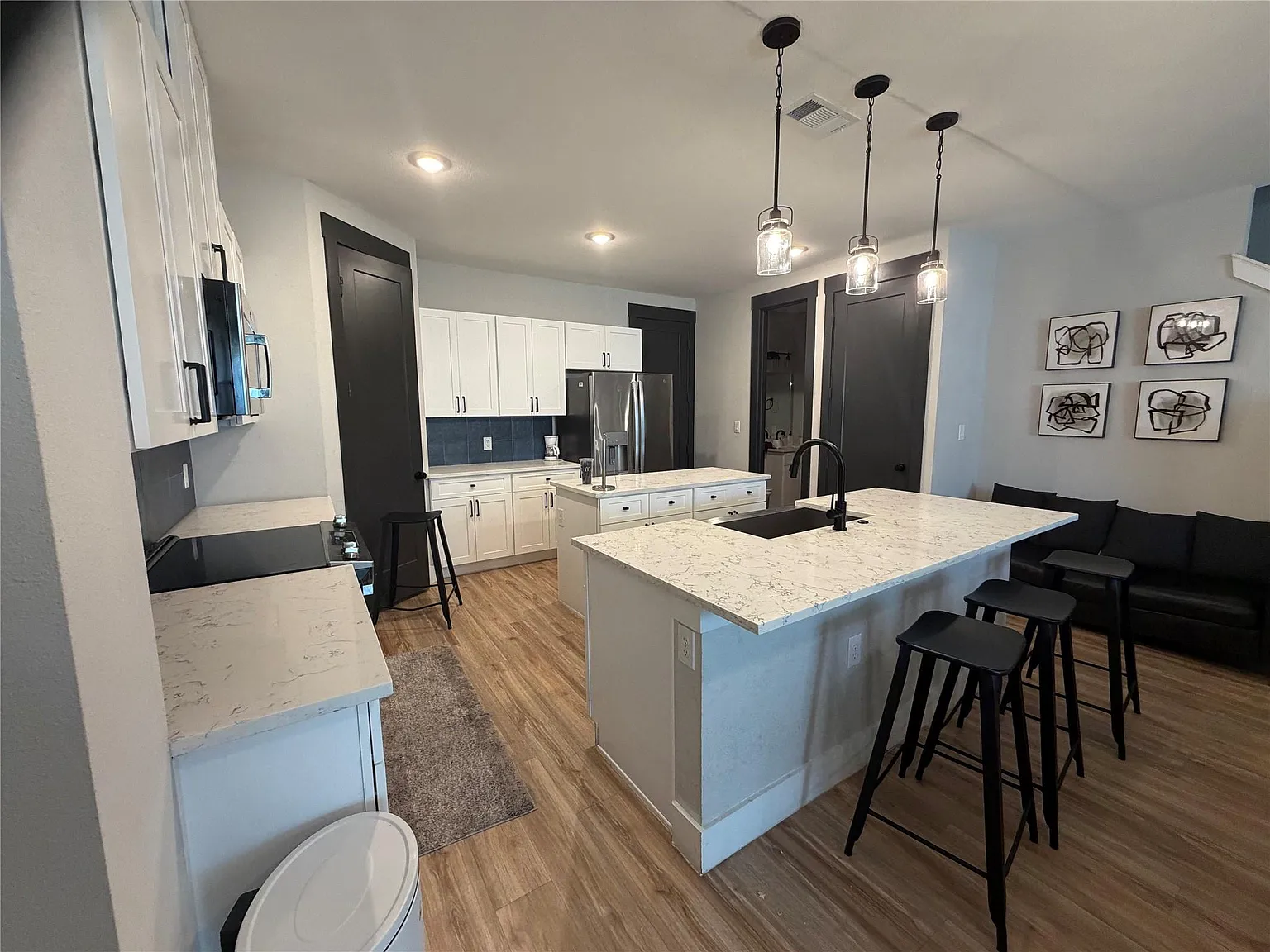 4 bed, 3.5 bath, 1944 sqft, $2,500 — Photo 4