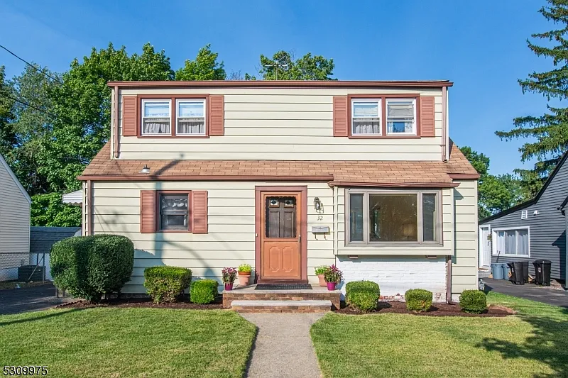 32 Long Hill Dr photo 1