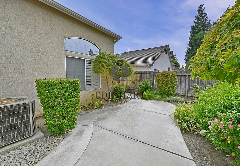3750 W Vincent Ln — Photo 38