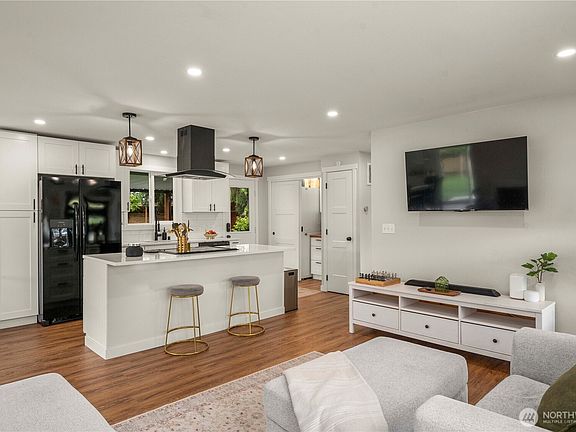 5th image of 4022 S 340th St