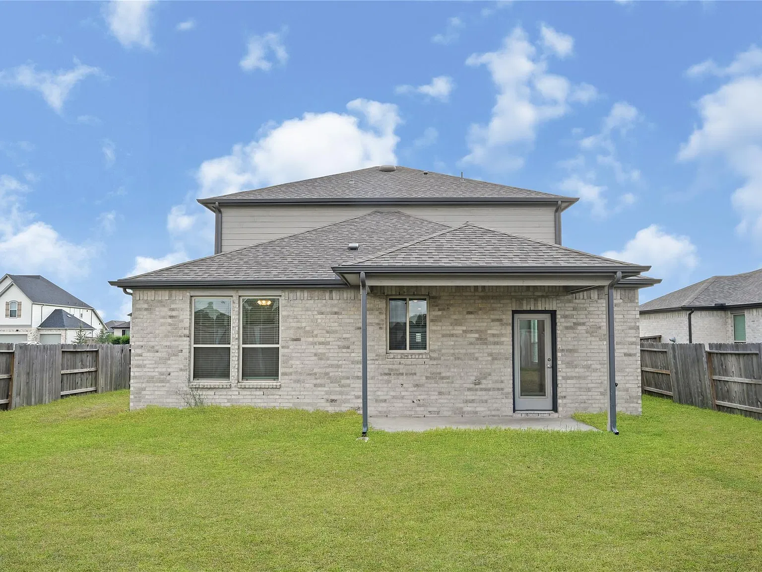 5 bed, 3.0 bath, 2571 sqft, $3,000 — Photo 4