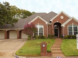 820 Doral Dr, Mansfield, TX 76063