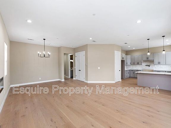5th image of 545 Carty Dr