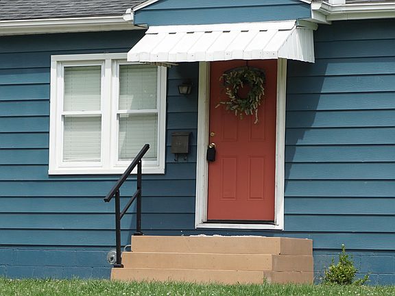 2nd image of 809 N Lincoln Park Dr