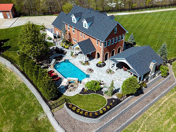 4th image of 1700 Fox Dr