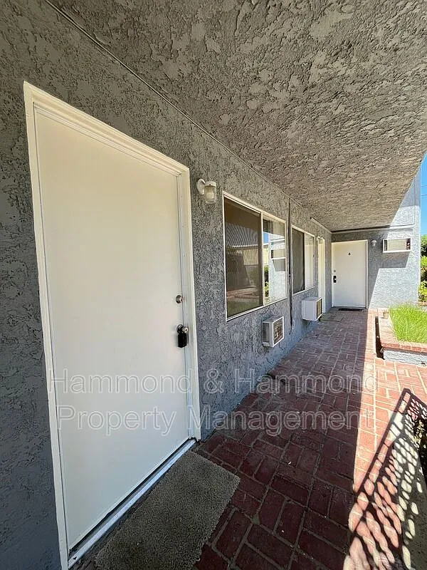 911 Ventura Ave — Photo 3