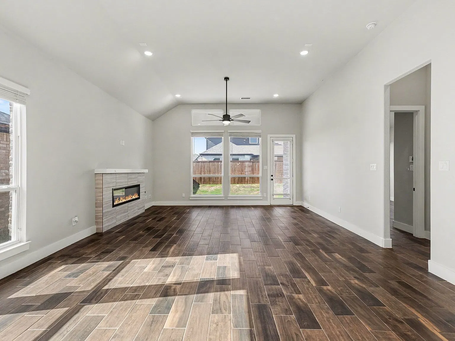 4 bed, 2200 sqft, $2,495 — Photo 4