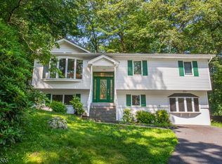 14 Marshall Trl, Hopatcong, NJ 07843