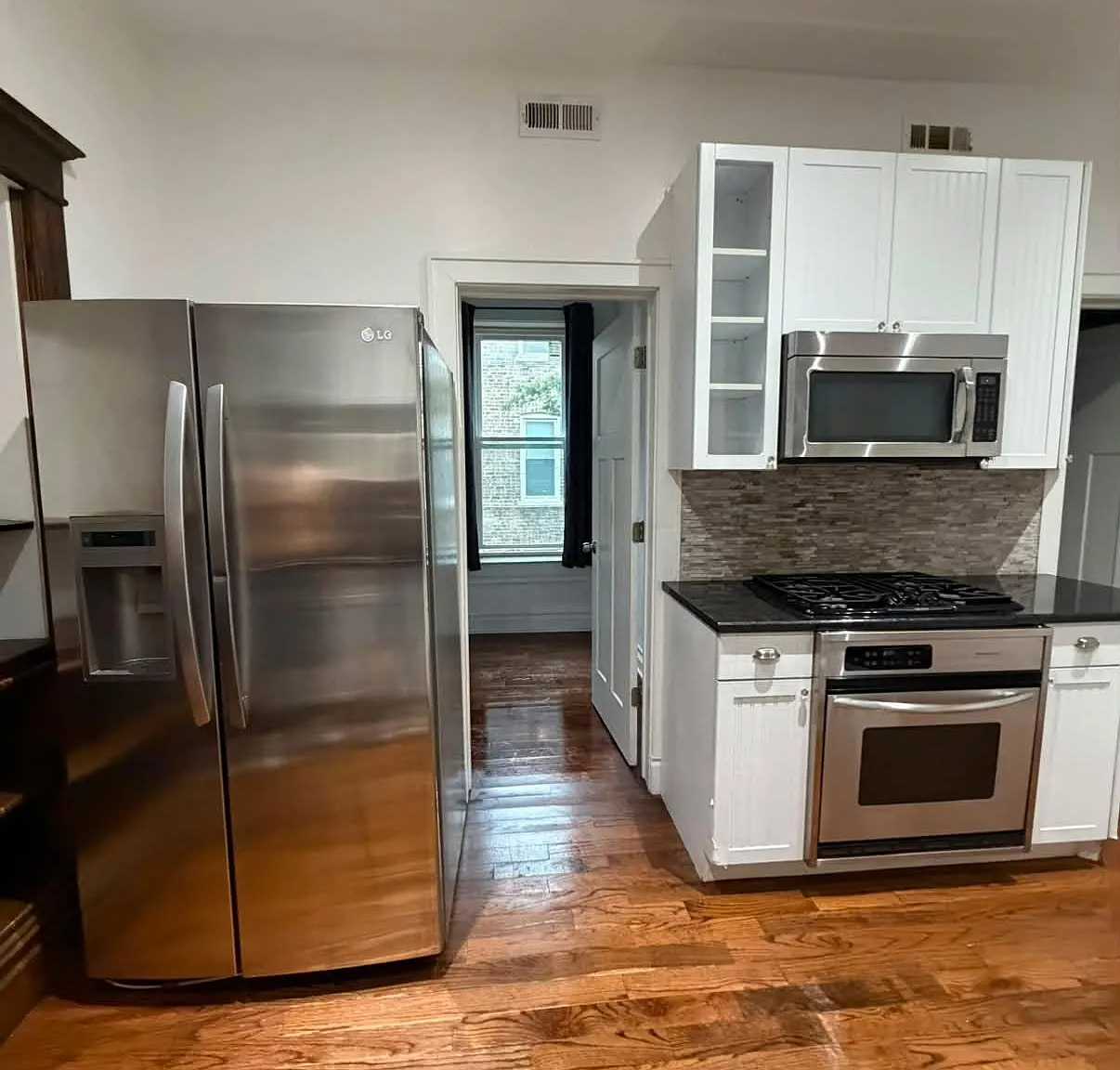 2 bed, 700 sqft, $1,500 — Photo 2