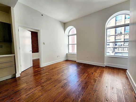 3rd image of 68 Livingston St APT 4A
