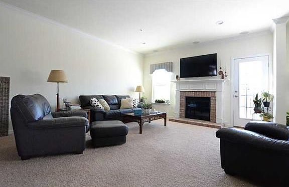 4th image of 136 Kensington Dr