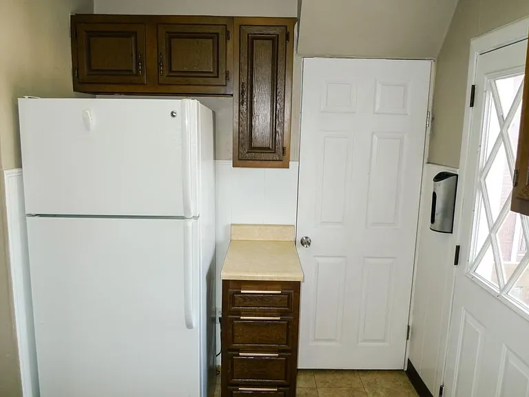 2833 Midland St — Photo 11