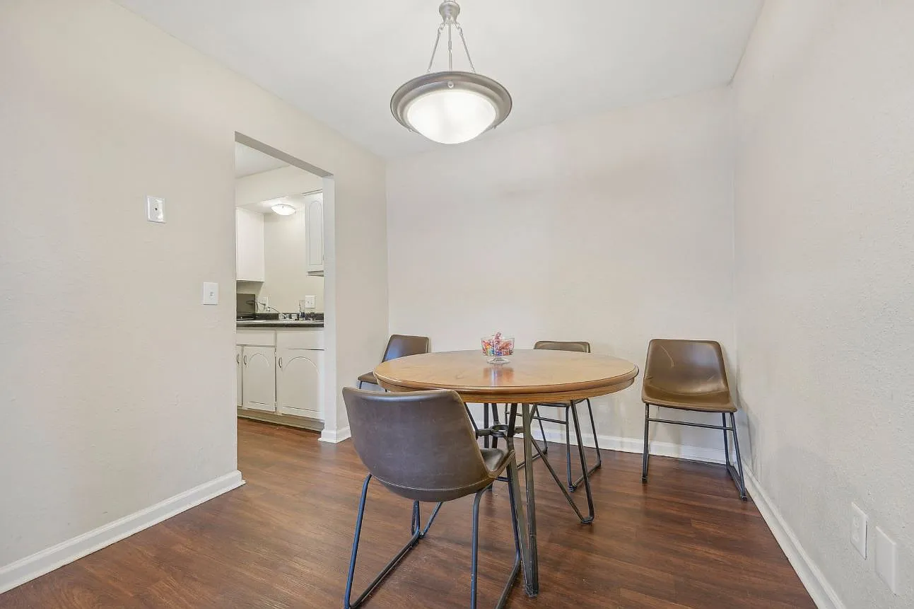 Wilshire Lofts and Townhomes — Photo 3