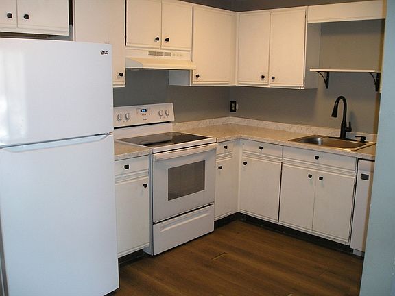 3rd image of 1575 Braley Rd APT 28