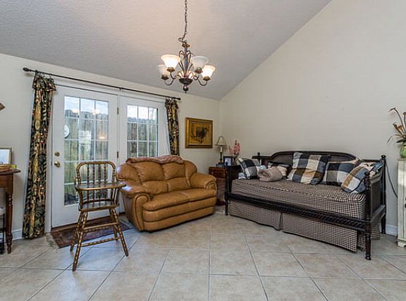 5th image of 221 Sandcastle Way
