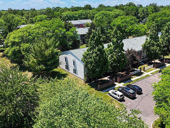 2nd image of 1113 Jefferson Ct #A
