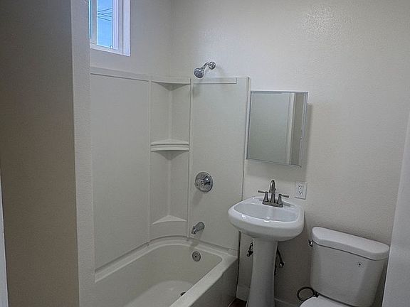5th image of 1142 Hoffman Ave #1146-1/2