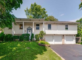 961 Checker Dr, Buffalo Grove, IL