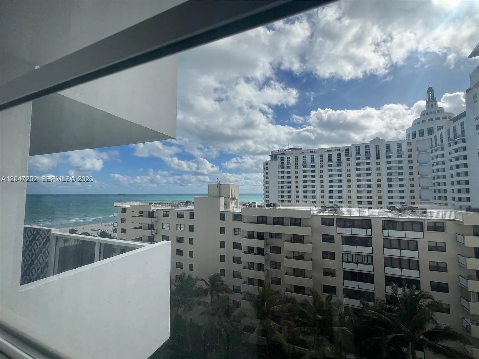 The Decoplage Condo — Photo 3