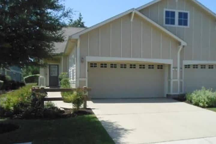2nd image of 308 Essex Ln