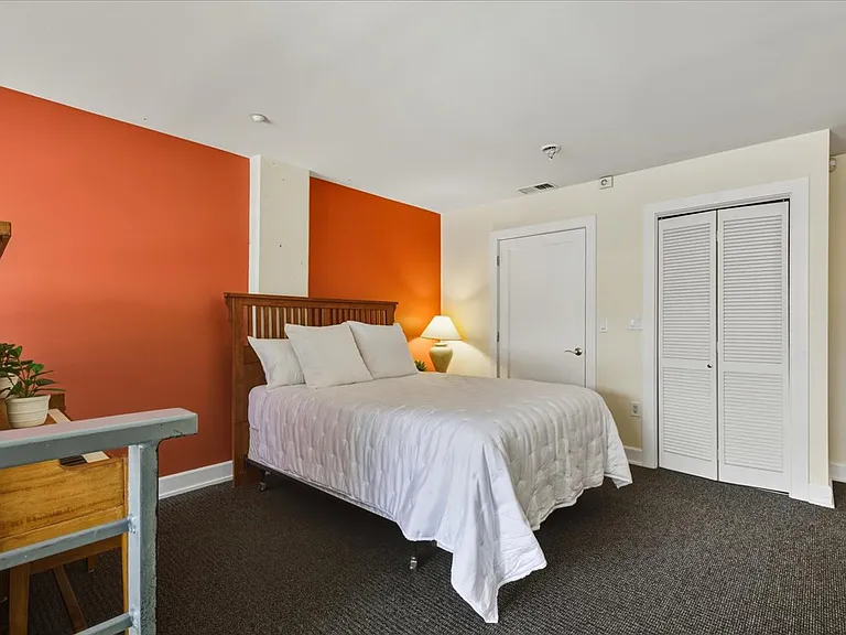 809 Clay St — Photo 6