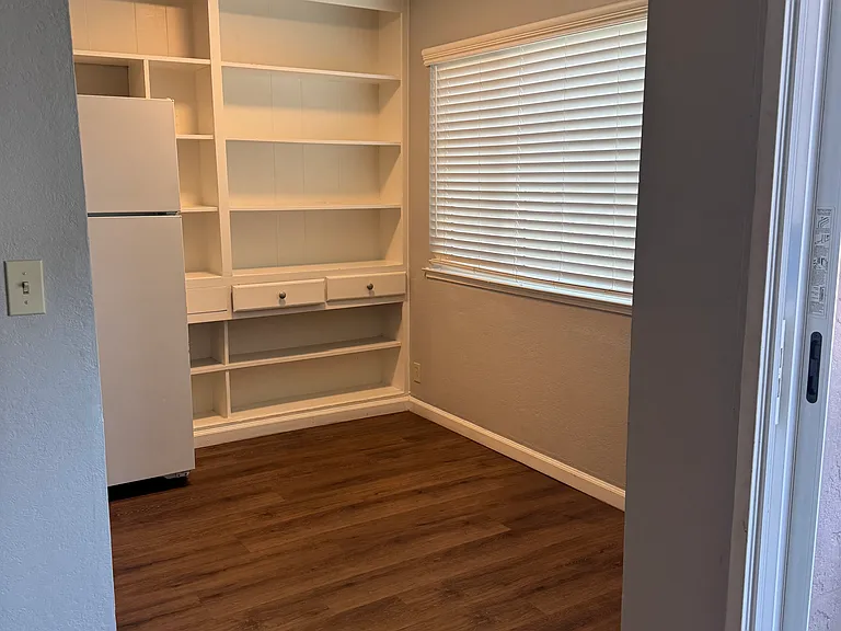 Foothill Manor — Photo 11