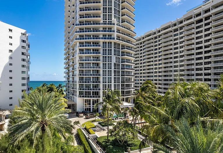 Collins Ave — Photo 19