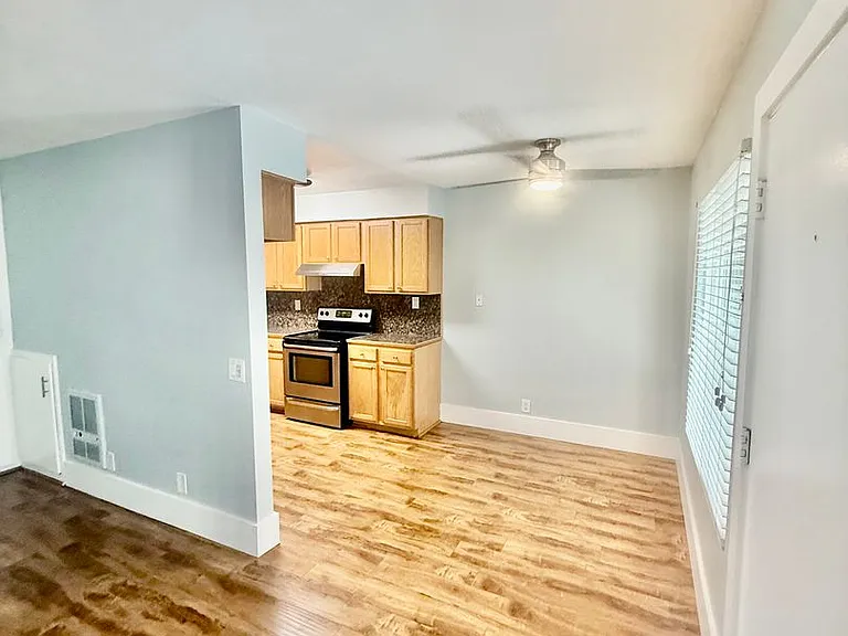 Howard & Lexington Apts — Photo 6