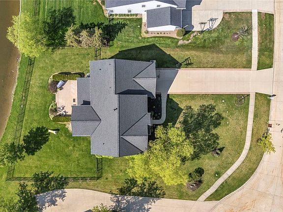 4th image of 3382 Burgundy Cir