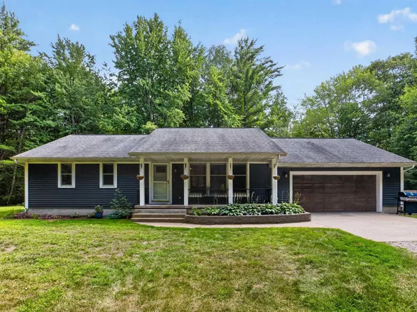 933 W Walter Rd, Sanford, MI 48657