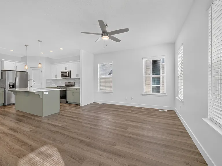 13728 S Devers Dr — Photo 7
