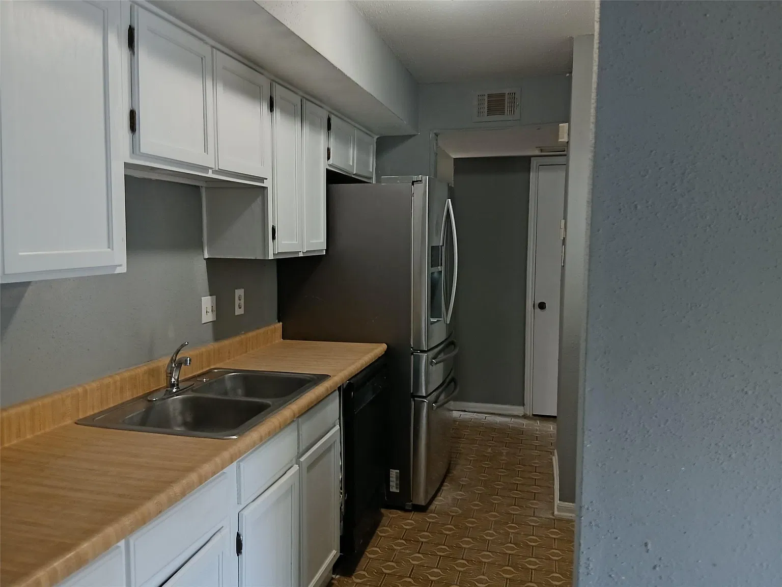 3 bed, 2.5 bath, 1412 sqft, $1,675 — Photo 4