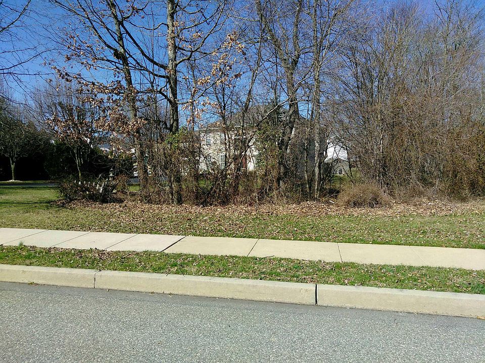 2nd image of 996 Scarlet Oak Dr