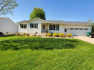 1112 6th St NE, Independence, IA 50644