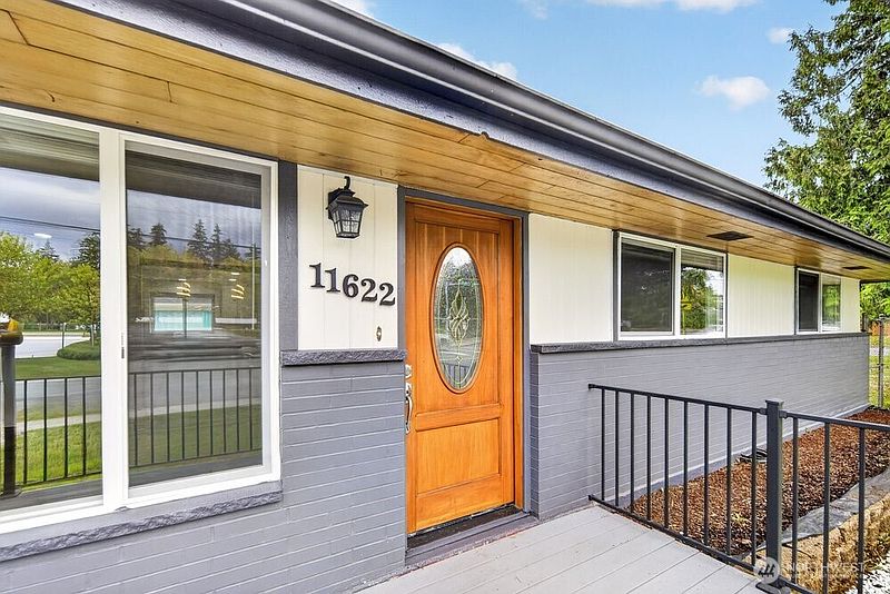 2nd image of 11622 4th Avenue W