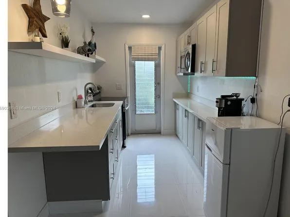 2514 Hayes St APT 6, Hollywood, FL 33020