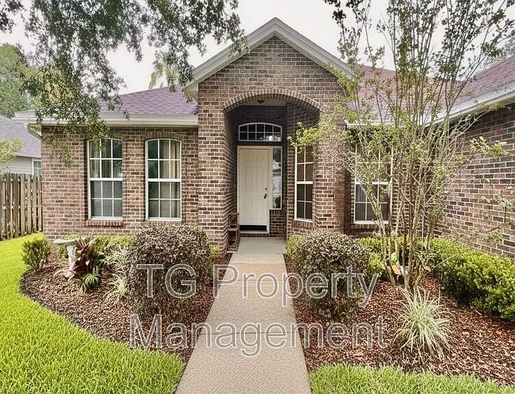 1449 Blue Heron Ln E — Photo 1