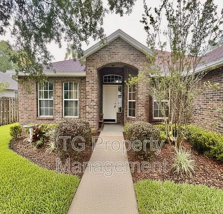 1449 Blue Heron Ln E